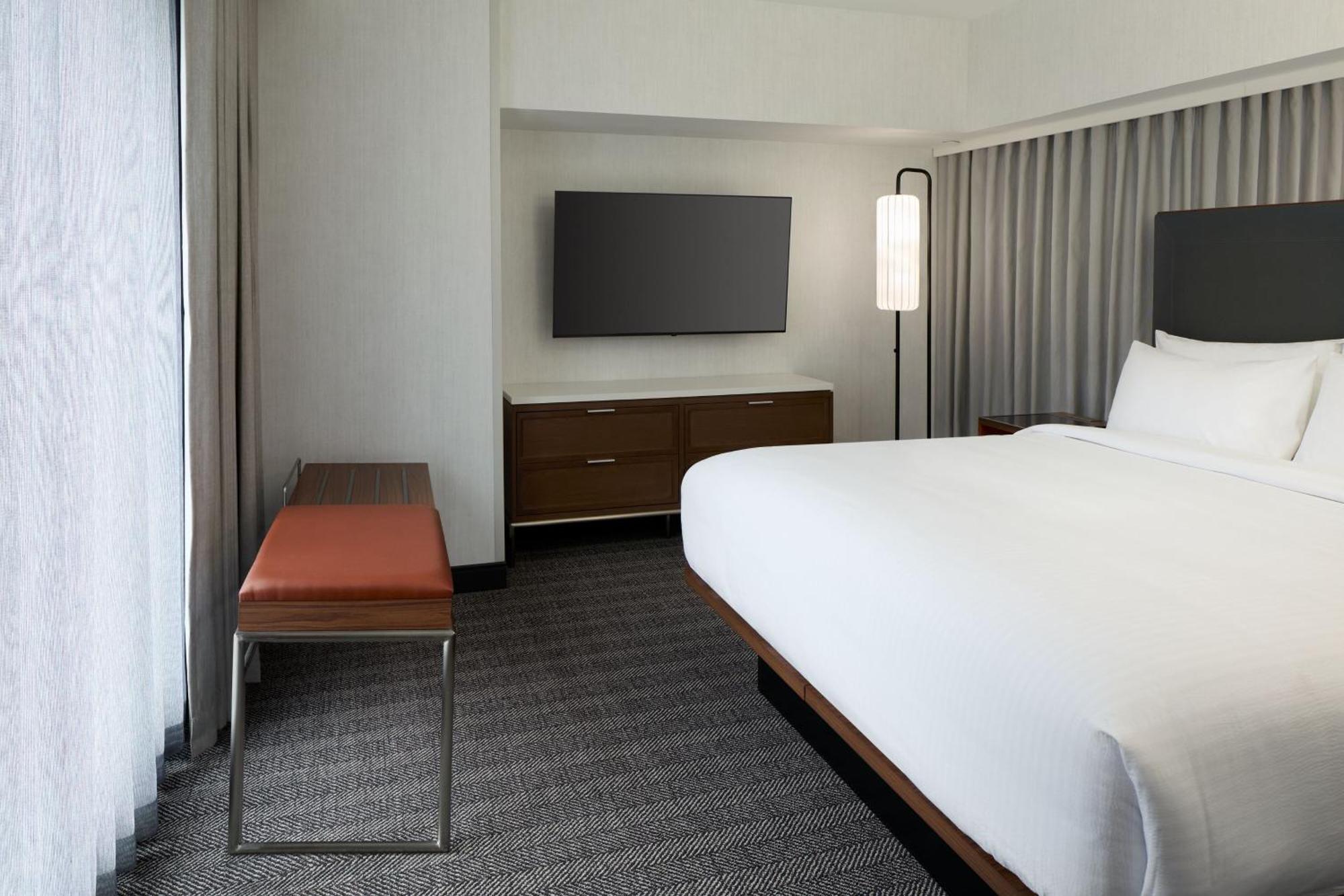 Courtyard By Marriott Montreal Laval Hotel Ngoại thất bức ảnh