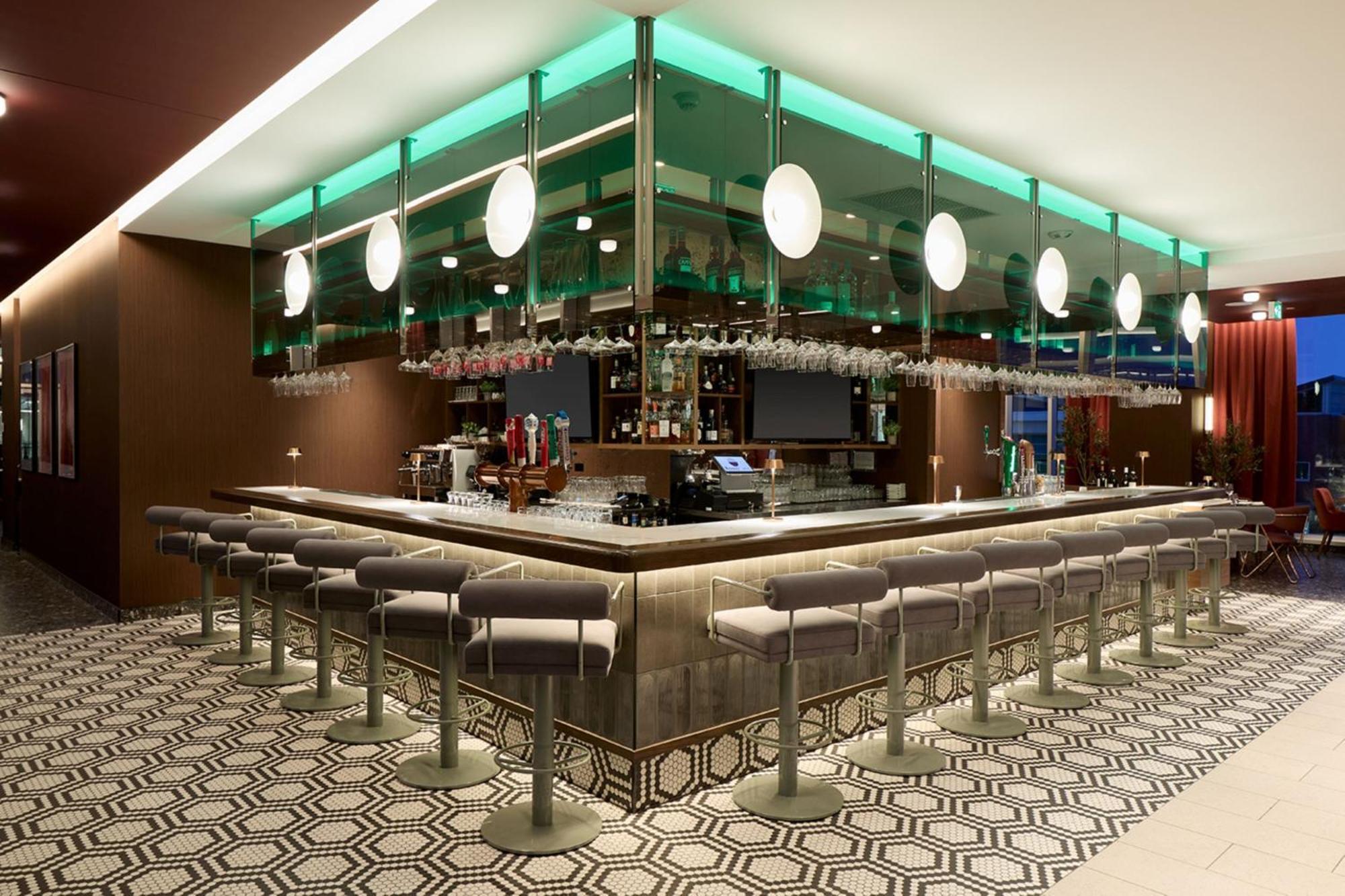 Courtyard By Marriott Montreal Laval Hotel Ngoại thất bức ảnh