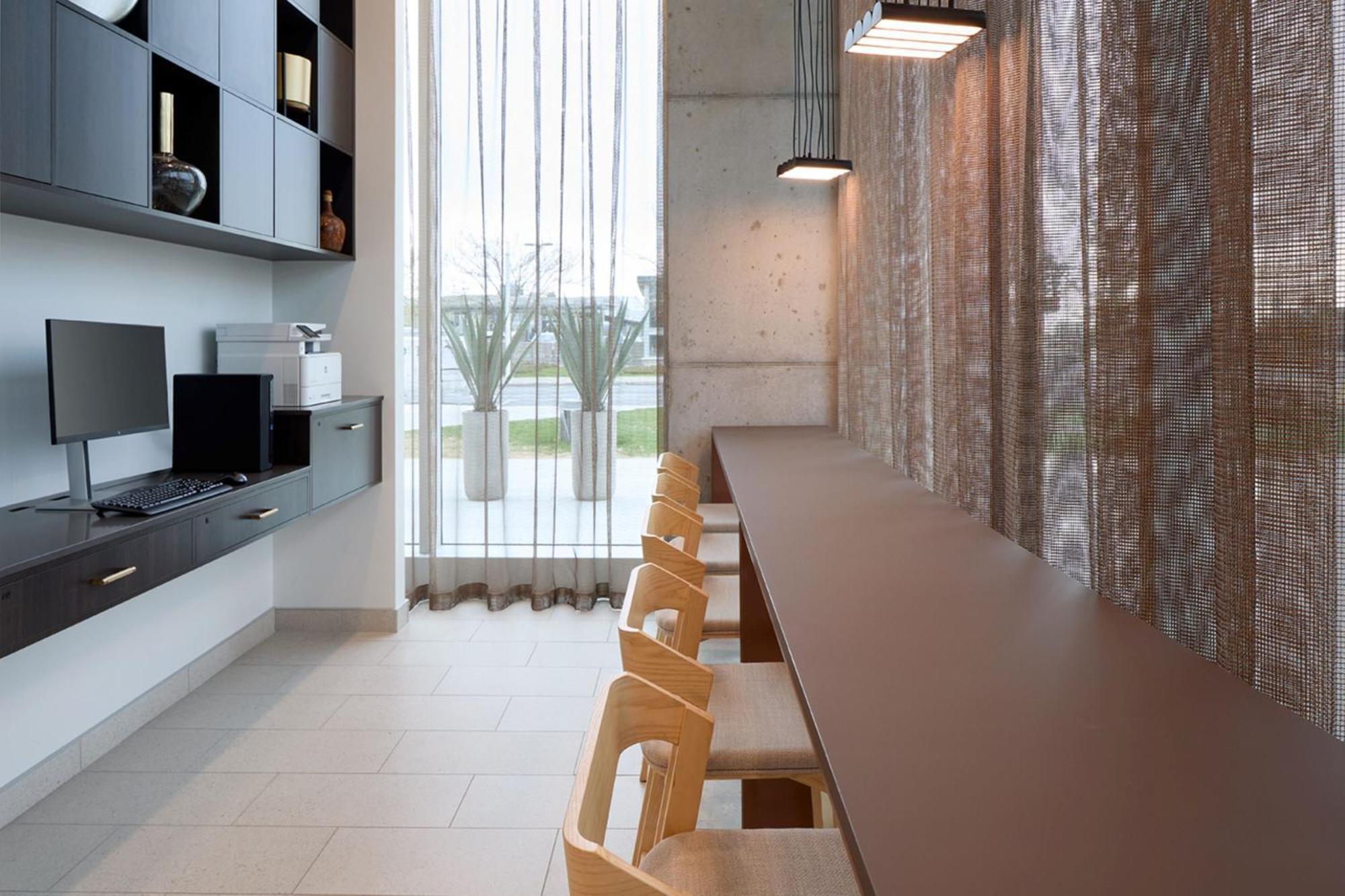 Courtyard By Marriott Montreal Laval Hotel Ngoại thất bức ảnh
