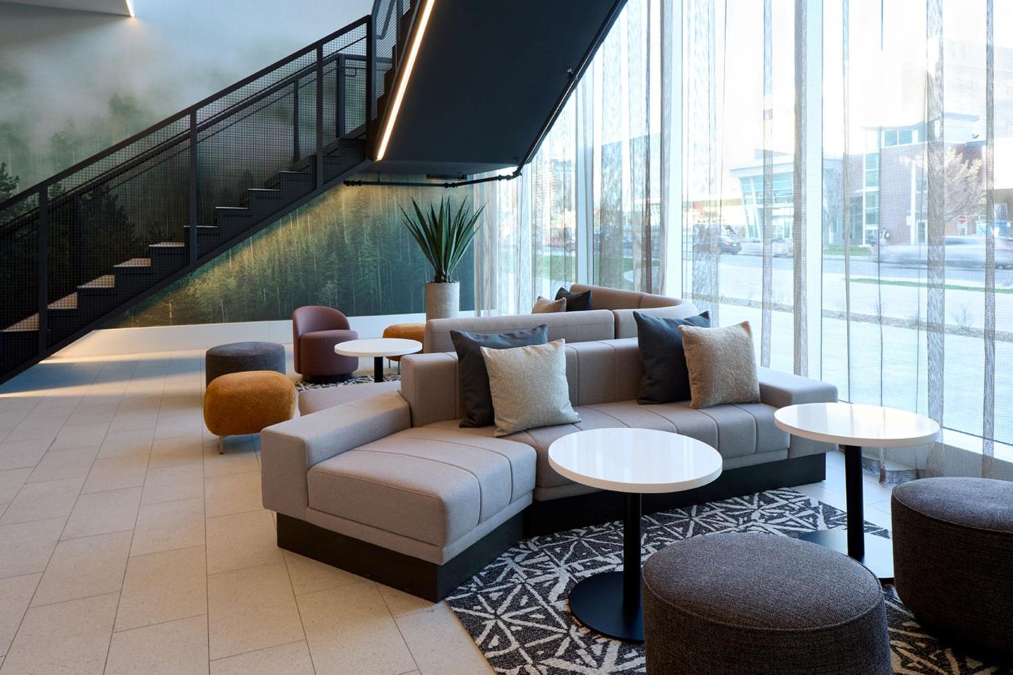 Courtyard By Marriott Montreal Laval Hotel Ngoại thất bức ảnh