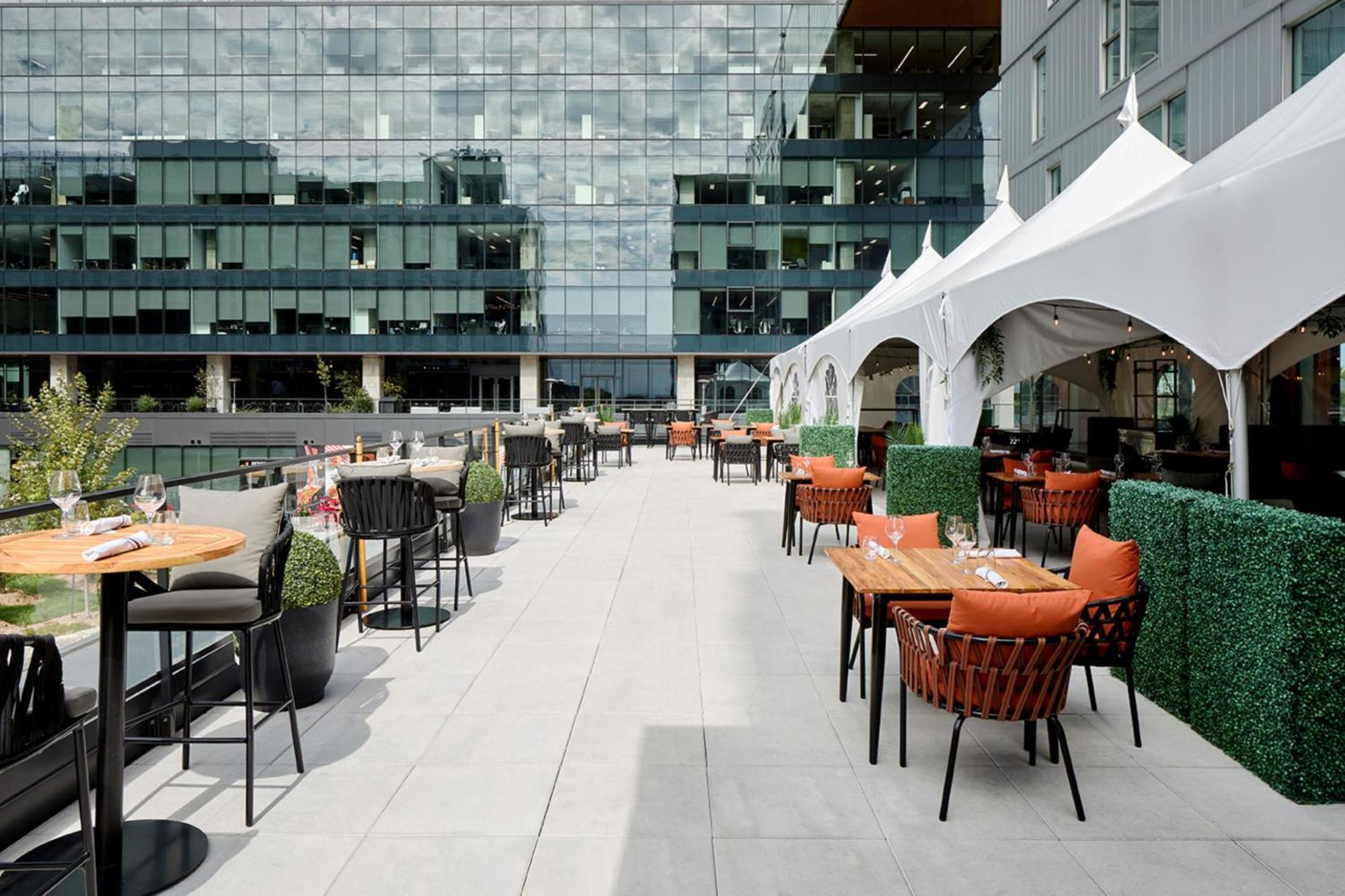 Courtyard By Marriott Montreal Laval Hotel Ngoại thất bức ảnh