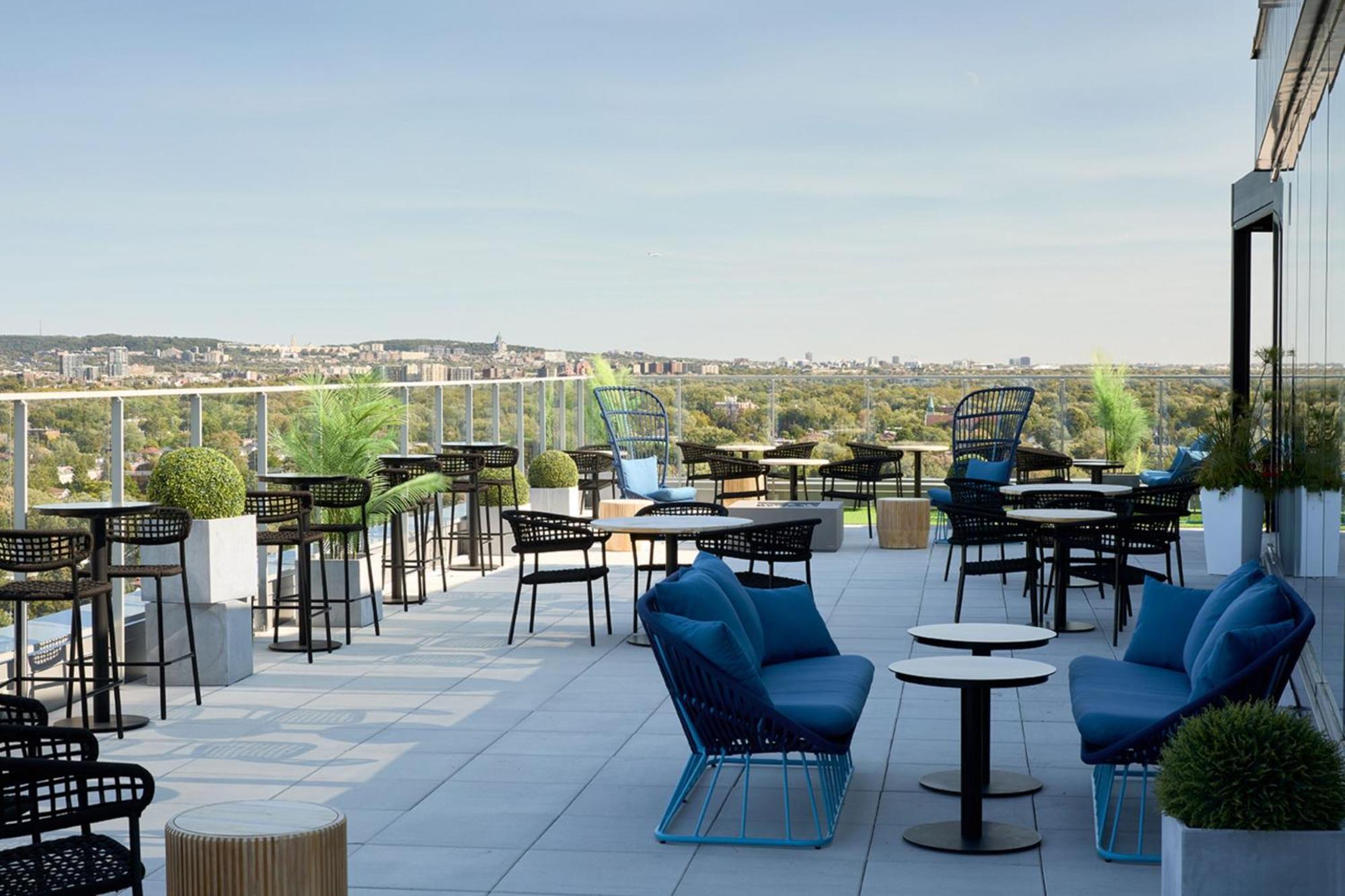 Courtyard By Marriott Montreal Laval Hotel Ngoại thất bức ảnh